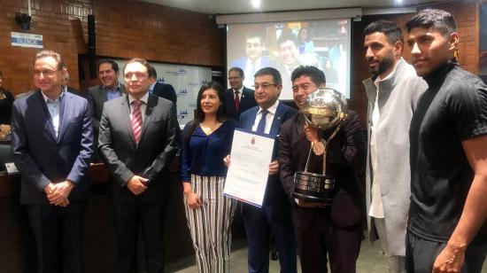 El equipo campeón de la Copa Sudamericana recibió el Acuerdo de Felicitación por parte del Municipio de Quito.  