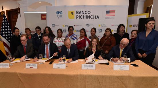 Banco Pichincha accedió a financiamiento de OPIC y Wells Fargo.