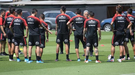 La selección chilena no jugará su partido amistoso contra Perú, tras las cuatro semanas de protestas que vive el país. 