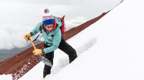 Las montañas recorren Latinoamérica de norte a sur y cobran su máxima expresión en los Andes, de donde es originaria la ecuatoriana Juliana García, la primera mujer en toda esa inmensa región que obtuvo la certificación internacional de guía de montaña para dedicarse profesionalmente a ello.