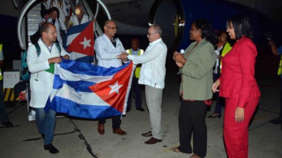 A las tres de esta madrugada aterrizó el avión en el aeropuerto Internacional Antonio Maceo, de Santiago de Cuba.