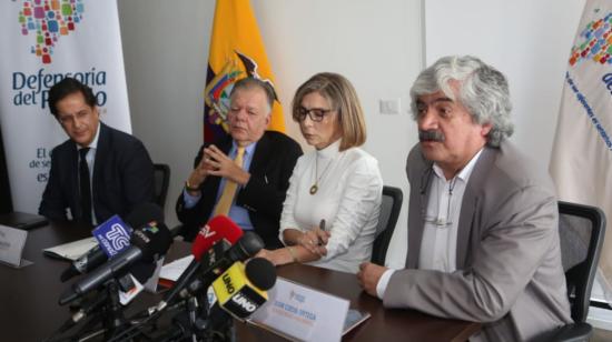 Juan Calros Solines, Xavier Zavala, Sybel Martínez y Juan Cueva, durante su presentación en la Defensoría del Pueblo, el 21 de noviembre de 2019.