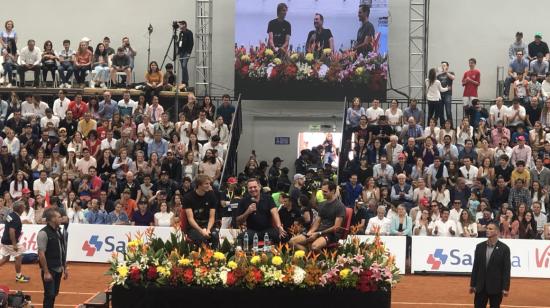 Roger Federer y Alexander Zverev en una charla con Nicolás Pereira, periodista de ESPN. 