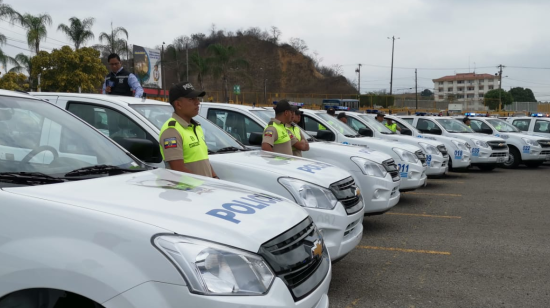 En los exteriores del estadio Monumental de Barcelona se ubicaron las 130 nuevas camionetas para la seguridad de Guayaquil.