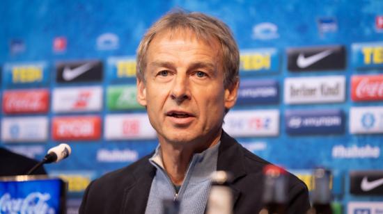 Jürgen Klinsmann se convirtió en el nuevo director técnico del Hertha Berlín hasta el final de la temporada.