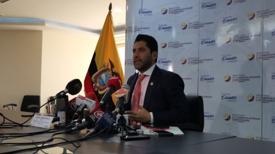 El ministro de la Producción, Iván Ontaneda, ofreció una rueda de prensa en Guayaquil.