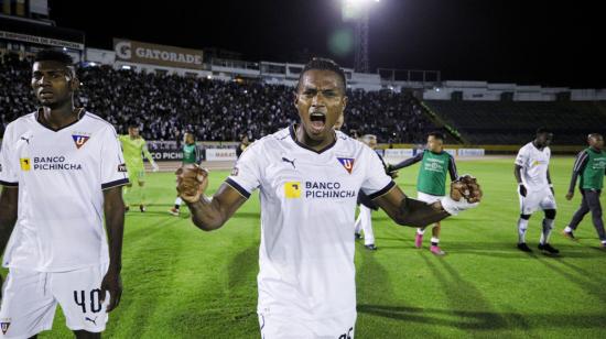 Antonio Valencia celebra la clasificación de Liga de Quito a semifinales de la LigaPro. 