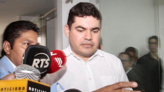 El cura José Tuárez cuando llegó a la audiencia de formulación de cargos en noviembre de 2019.