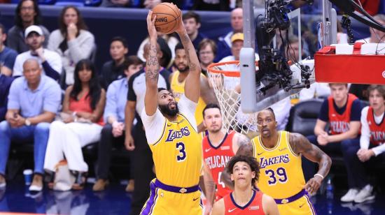 Los Ángeles Lakers en un partido frente a los  Pelicans de Nueva Orleans.