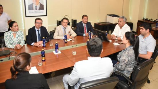 El presidente Lenín Moreno se reunió con los representantes de todas las funciones del Estado, en Guayaquil, el 8 de octubre de 2019.