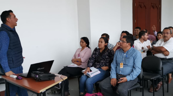 En el gobierno zonal de Guayaquil se realizó una reunión con los constructores para explicarles detalles del programa gubernamental Casa para Todos.