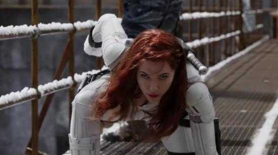 Scarlett Johansson en una escena del tráiler de 'Black Widow'.