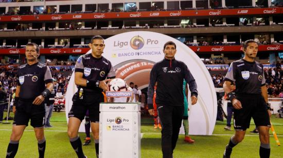 El árbitro Guillermo Guerrero fue el central del partido que Liga de Quito derrotó al Aucas en el encuentro de ida de las semifinales de la LigaPro, en 2019.