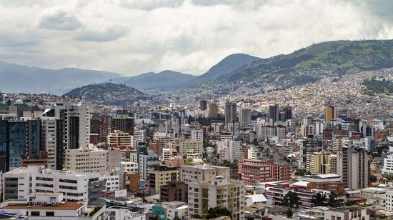 Vista panorámica del centro y norte de Quito, el 4 de diciembre de 2019.