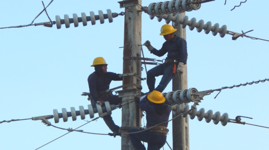 CNEL EP es la empresa pública encargada de la distribución y comercialización de energía eléctrica en el país.