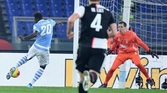 Felipe Caicedo anotando su tercer tanto de la temporada en la Serie A italiana, frente a la Juventus.