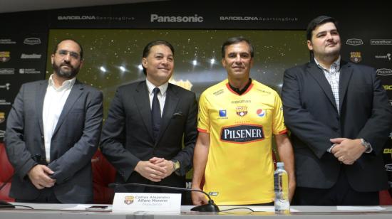 Fabián Bustos fue presentado como nuevo director técnico de Barcelona, hasta 2021. 