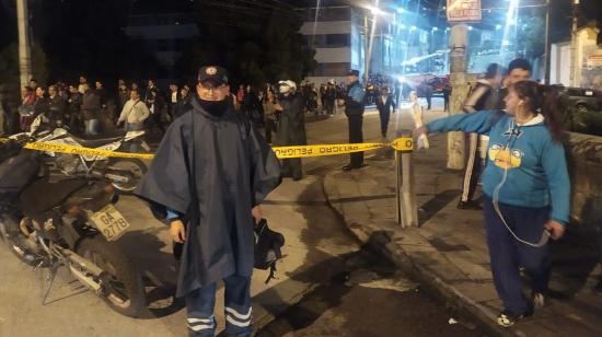 Un orificio se formó en el puente sobre el río Machángara, a la altura del sector La Recoleta.