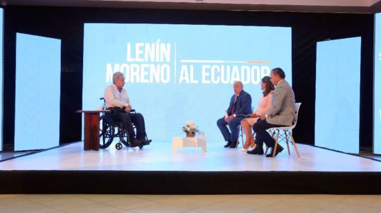 El presidente Lenín Moreno dialogó con tres periodistas pertenecientes a las radioemisoras de Guayaquil.