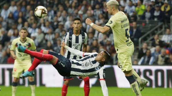 El argentino, Ramiro Funes Mori, marcó un golazo que le dio la victoria a su equipo.