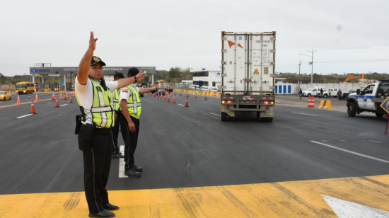 En el nuevo peaje de la vía a la Costa, un contingente de la CTE realizará controles a los conductores y vehículos durante el feriado.