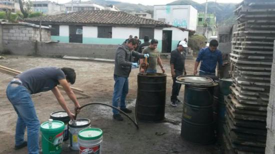 Imagen referencia. Efectivos de la Policía Nacional realizan un decomiso de hidrocarburos que se comercializaban ilegalmente.