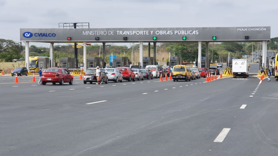 Imagen referencial del peaje en la vía a la Costa, en Guayas, que reabrió la actividades en sus estaciones, el 25 de mayo. 