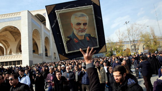 Una manifestación ocurrida esta mañana en Teherán muestra una fotografía del general Qasem Soleimani.