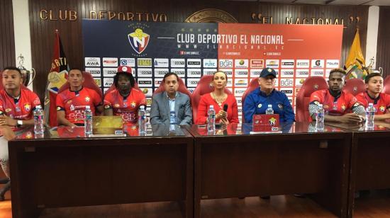 Los nuevos refuerzos se pusieron la camiseta del club en presencia de su presidenta, Lucía Vallecilla.