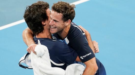 Argentina pudo superar la presión de no perder ningún partido de la serie ante Croacia y avanzó a los cuartos de final de la ATP Cup.