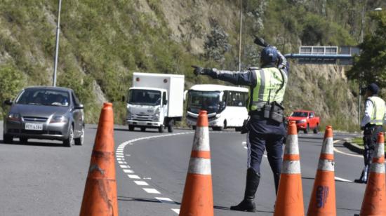 Operativo de la Agencia Metropolitana de Tránsito en la avenida Simón Bolívar, el 8 de enero de 2020.