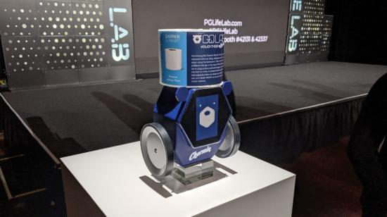 La multinacional estadounidense Procter & Gamble (P&G) presentó en la CES 2020 a RollBot en Las Vegas (Estados Unidos). El artefacto es un prototipo de robot que se mueve libremente por la casa con un rollo de papel higiénico para los momentos de mayor necesidad, y puede ser llamado desde un teléfono móvil.