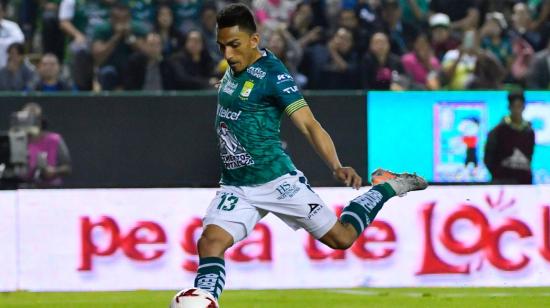 El ecuatoriano Ángel Mena anotó dos goles de penal en la primera fecha del torneo clausura mexicano. 