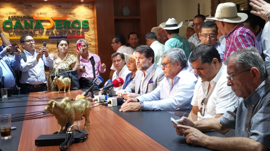 Los ganaderos ofrecieron una rueda de prensa en su sede de Guayaquil.