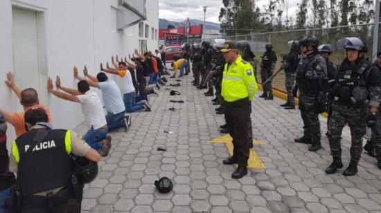 Casi 20 ciudadanos, en su mayoría venezolanos, fueron detenidos el 10 de octubre de 2019 en Tababela, acusados de monitorear las actividades del presidente Lenín Moreno.