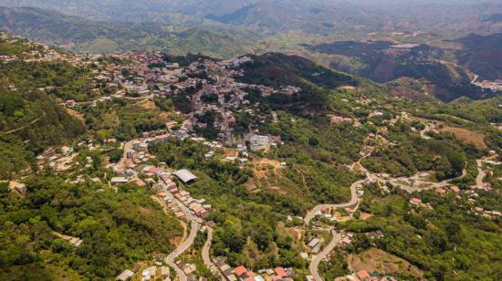 Vista panorámica del sector El Soroche, uno de los puntos del distrito minero Portovelo-Zaruma donde se registra minería ilegal.