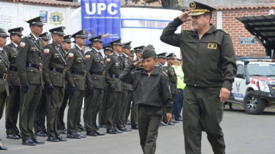 Ceremonia de posesión de Comandante por un día  a Erik Joel Zhagri Guallpa