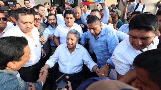 El presidente Moreno acompañado del secretario de Comunicación, Gabriel Arroba, el 8 de octubre de 2019 en Guayaquil.