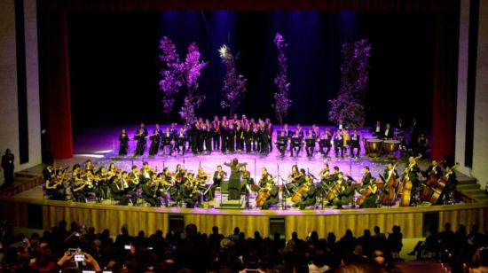 El interior del teatro Benjamín Carrión Mora, en Loja, durante la inauguración del Primer Festival de Artes Vivas, en noviembre de 2016.