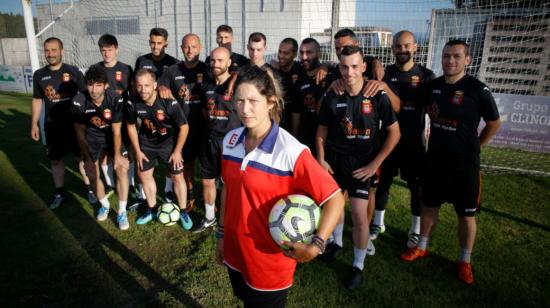 Susú Cores fue la primera mujer en dirigir un equipo masculino en Galicia, región en la que trabajó antes de su llegada al independiente del Valle.