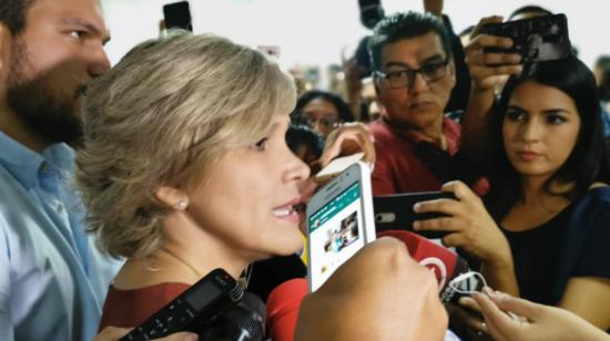 Cynthia Viteri, alcaldesa de  Guayaquil, a la salida de la audiencia.