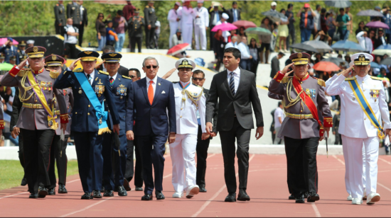 El vicepresidente Otto Sonnenholzner junto al Alto Mando Militar de las Fuerzas Armadas el 25 de enero de 2020.