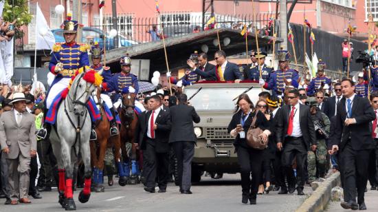 El expresidente Rafael Correa se movilizaba con un importante despliegue de seguridad.