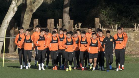 El Wuhan Zall de la Superliga china ya entrena en Cádiz, España. 