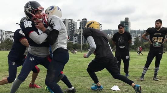 Los Berserkers entrenan en el Parque Bicentenario y se alistan para ver el Super Bowl. 