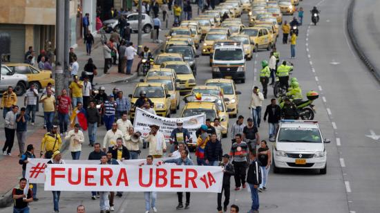 Protesta de taxistas contra Uber en Bogotá, en mayo de 2017.