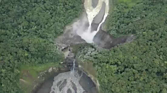 El colapso de la cascada de San Rafael, que era la más alta de Ecuador, ocurrió aparentemente por un proceso de erosión hídrica.