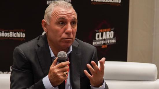 Hristo Stoichkov en la conferencia Bichito del fútbol en Quito. 