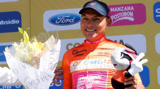 Jonathan Caicedo (de amarillo) se quedó con la primera etapa del Tour Colombia 2.1. 