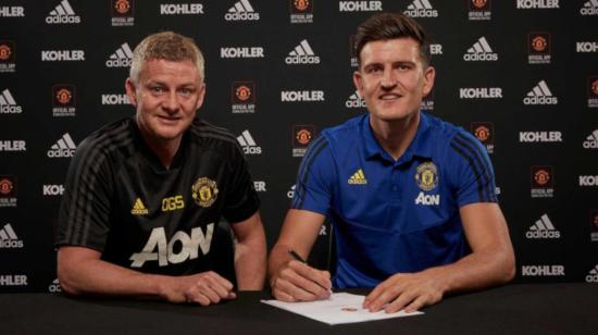 La Premier League domina el mercado de pases con contrataciones como la de Harry Maguire por parte del Manchester United, el defensa más caro de la historia del fútbol.